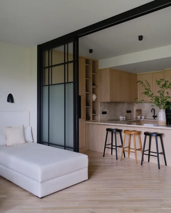 Light-Filled Apartment, 1023 sq ft (95 sq m)