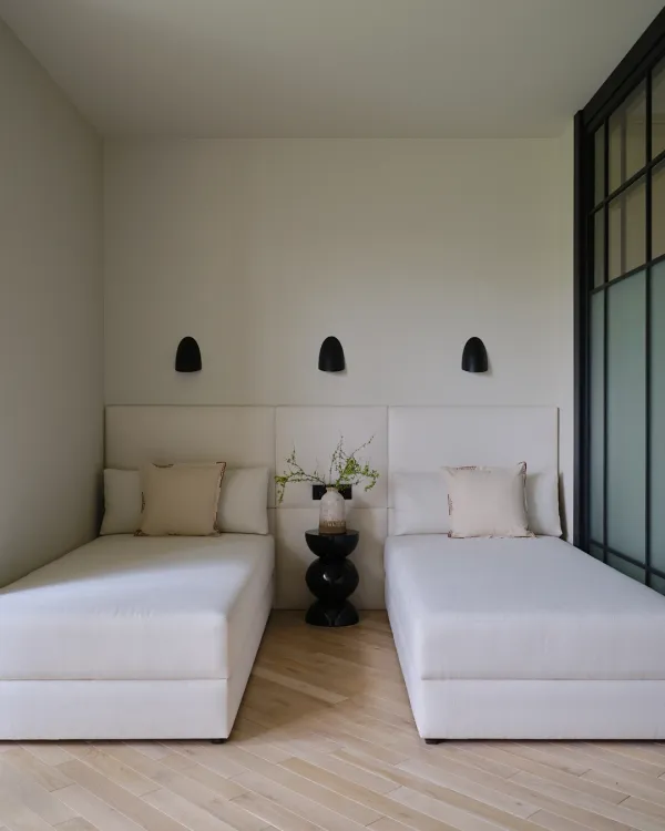 Light-Filled Apartment, 1023 sq ft (95 sq m)
