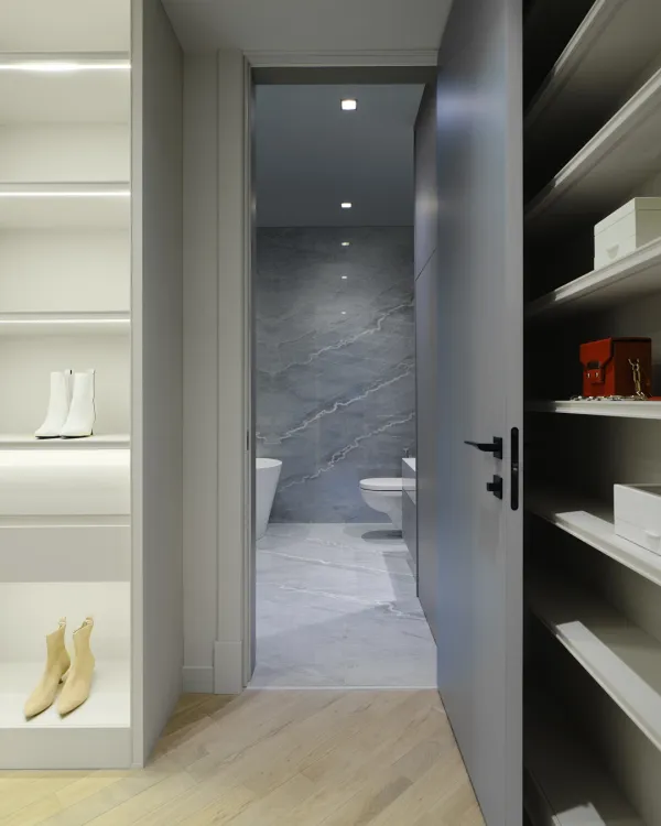 Light-Filled Apartment, 1023 sq ft (95 sq m)