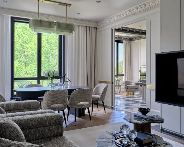 Elegant Apartment in Neoclassical Style
