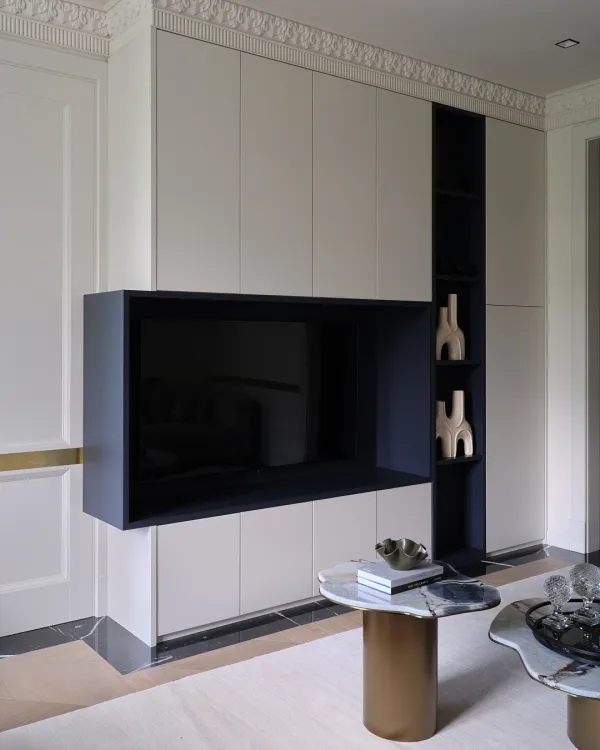 Elegant Apartment in Neoclassical Style