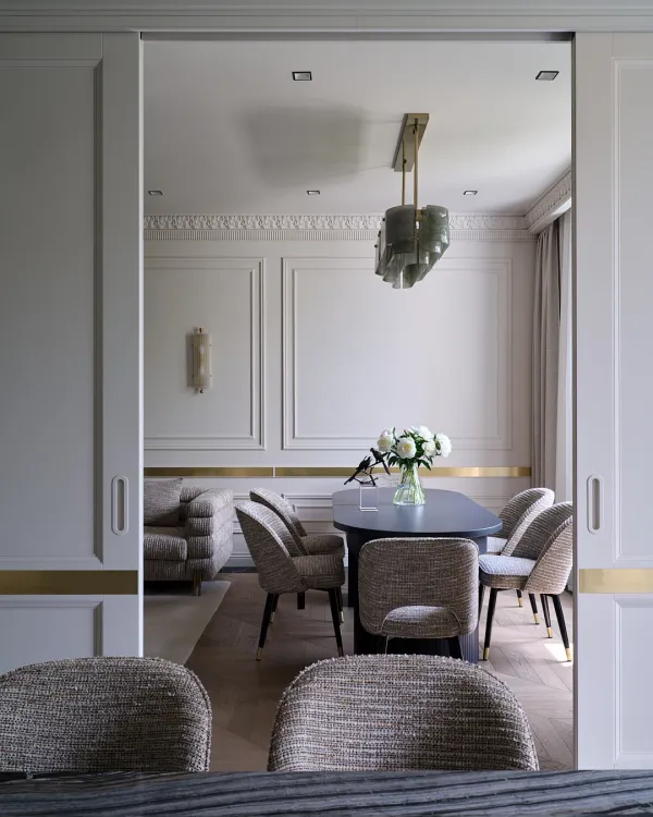 Elegant Apartment in Neoclassical Style