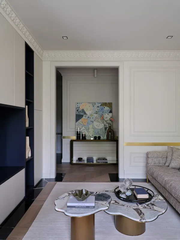 Elegant Apartment in Neoclassical Style