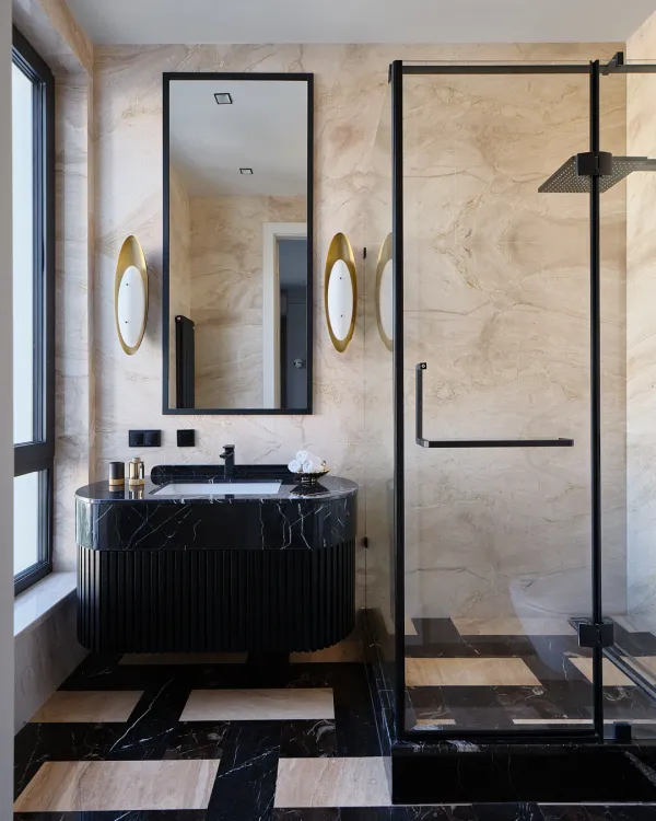 Elegant Apartment in Neoclassical Style