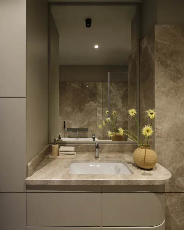 Dark & Stylish 95m² (1,022 sq ft) Apartment for a Young Coupl