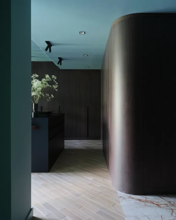 Dark & Stylish 95m² (1,022 sq ft) Apartment for a Young Coupl